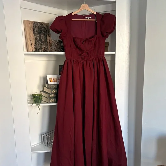 Elegant Burgundy Maxi Dress - Picture 2 of 4